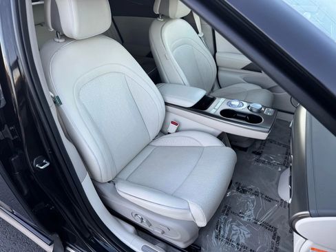 Used 2023 Genesis GV60 Advanced w/ Security Package image 23