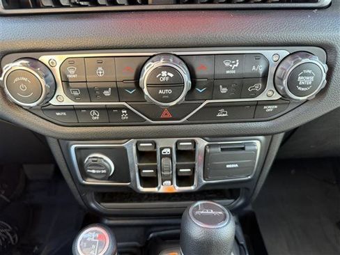 Used 2024 Jeep Gladiator Sport image 21