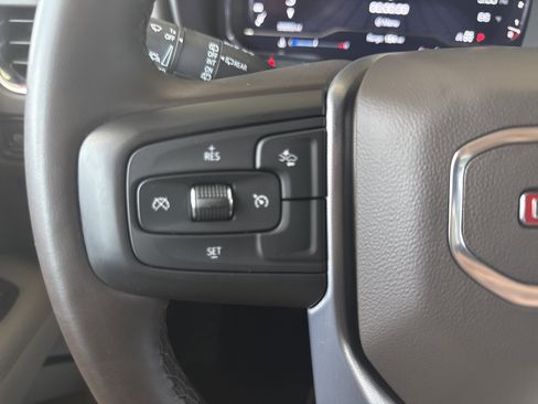 Used 2024 GMC Yukon XL SLT image 19