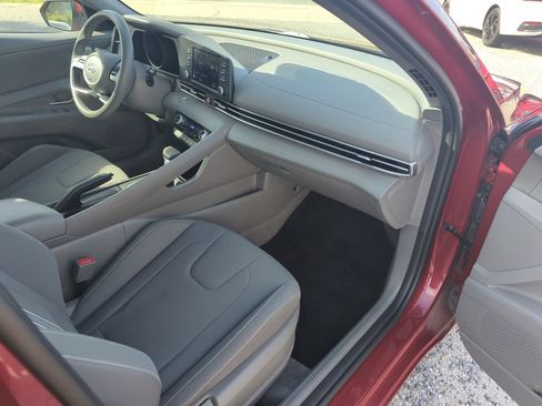 Used 2023 Hyundai Elantra SEL FWD image 34