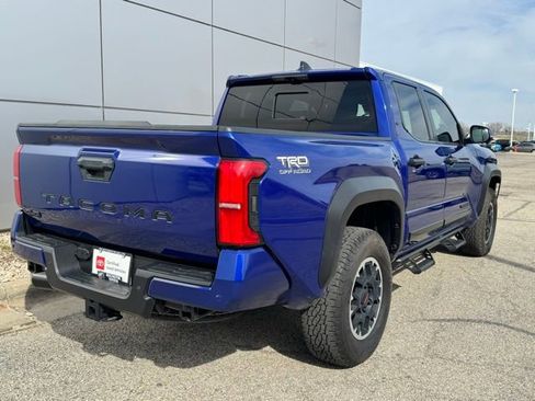 Certified 2024 Toyota Tacoma TRD Off-Road w/ TRD Off Road Premium Package AWD/4WD image 39