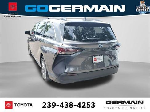 Certified 2025 Toyota Sienna XLE FWD image 10
