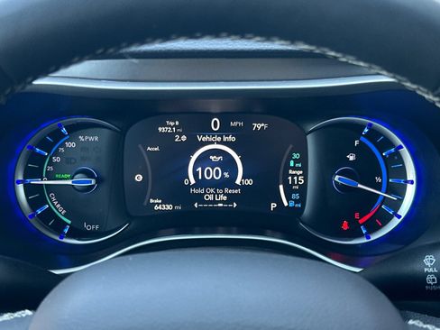 Used 2024 Chrysler Pacifica Limited FWD image 23