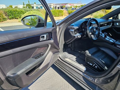 Used 2018 Porsche Panamera image 15