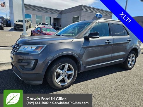 Used 2016 Ford Explorer XLT w/ Equipment Group 202A AWD/4WD image 3