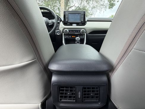 Used 2019 Toyota RAV4 XLE w/ Convenience Package FWD image 38