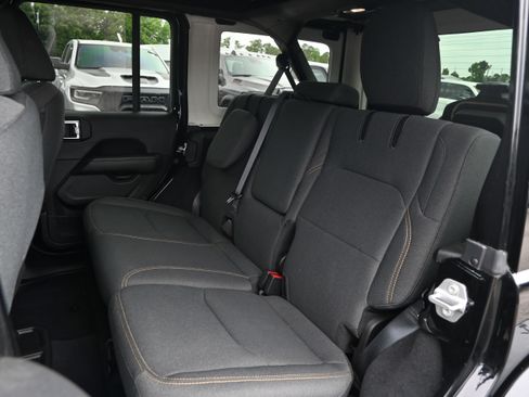 Used 2025 Jeep Wrangler Unlimited Sahara w/ Safety Group AWD/4WD image 32