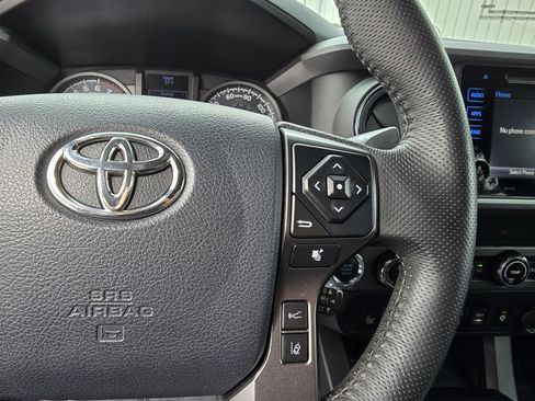 Used 2018 Toyota Tacoma TRD Off-Road image 21