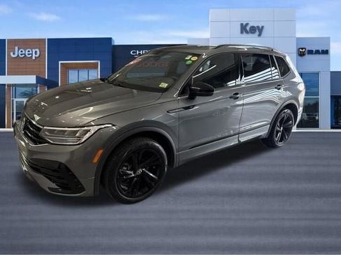 Used 2024 Volkswagen Tiguan SE R-Line AWD/4WD image 2