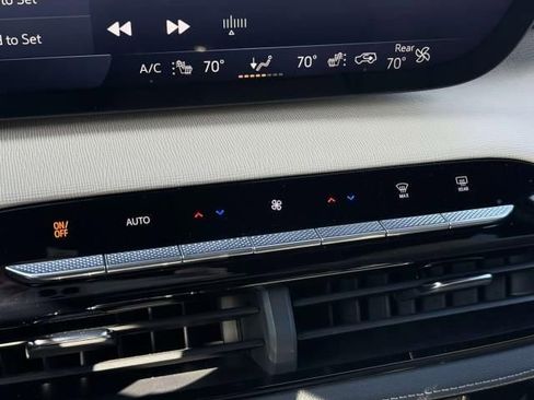 Used 2025 Buick Enclave Preferred w/ Super Cruise Package image 31