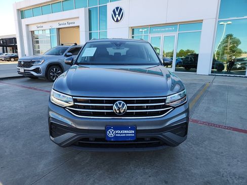 Used 2024 Volkswagen Tiguan SE image 2