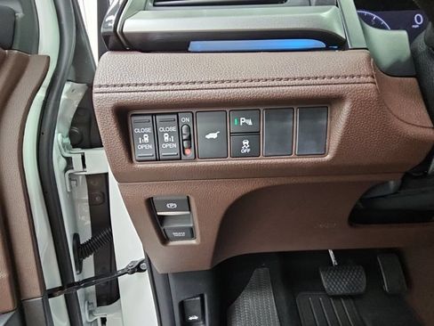 New 2026 Honda Odyssey Touring image 28