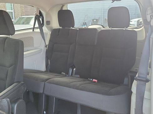 Used 2019 Dodge Grand Caravan SE FWD image 18