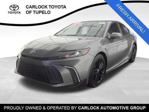 Used 2025 Toyota Camry SE w/ Convenience Package FWD image 1
