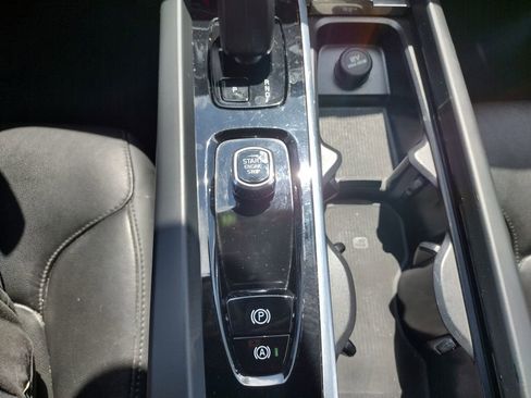 Used 2023 Volvo XC60 B5 Core image 29