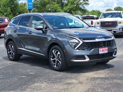 Used 2023 Kia Sportage EX image 3