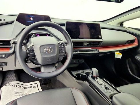 Used 2025 Toyota Prius Plug-In Hybrid image 13