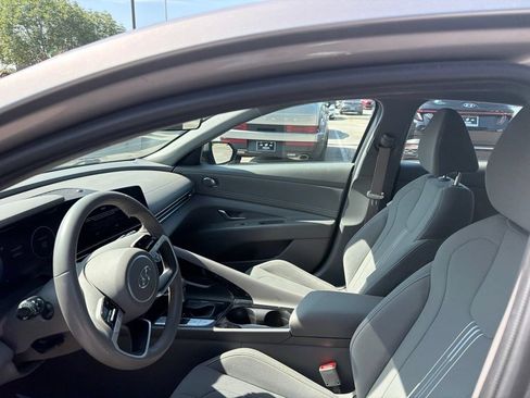 Used 2023 Hyundai Elantra SEL w/ Convenience Package FWD image 17