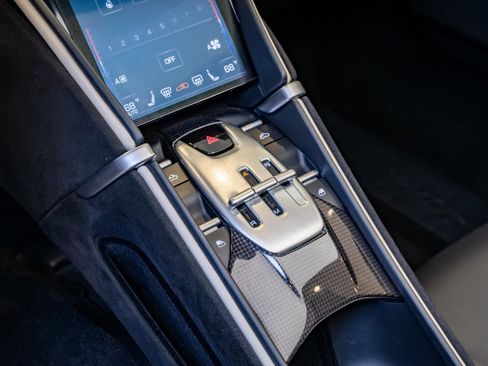 Used 2024 Ferrari Roma Spider image 17