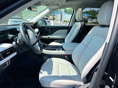 New 2026 Lincoln Aviator 2WD image 8
