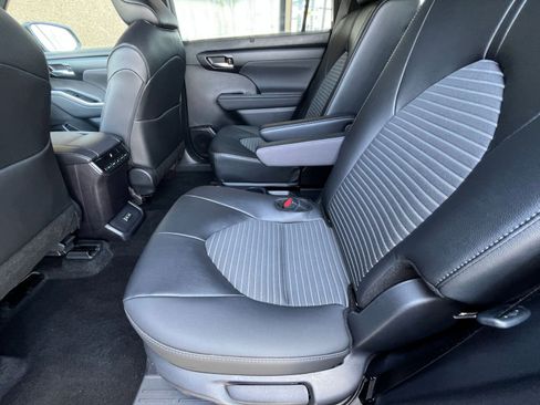 Used 2025 Toyota Highlander XSE AWD/4WD image 27
