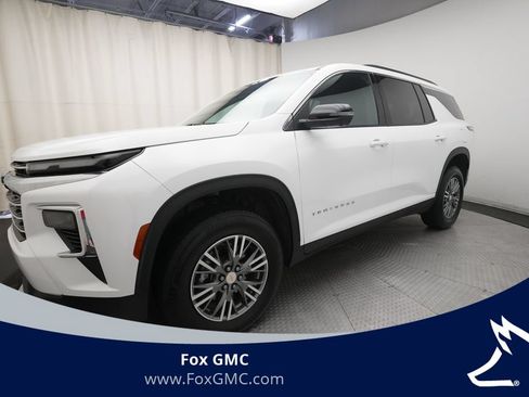 Used 2026 Chevrolet Traverse LT w/ Driver Confidence Package AWD/4WD image 1