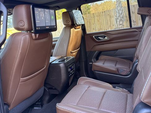 Used 2021 Chevrolet Suburban High Country image 30