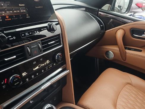 Used 2024 INFINITI QX80 Sensory w/ Cargo Package image 11