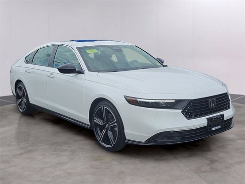 Used 2024 Honda Accord Sport image 3