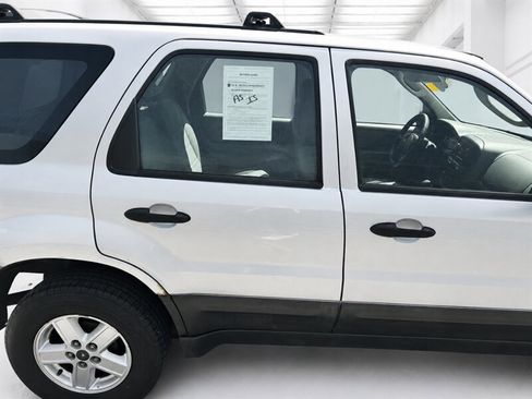 Used 2005 Ford Escape XLS AWD/4WD image 22