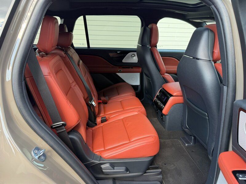 Used 2025 Lincoln Aviator Reserve w/ Equipment Group 201A AWD/4WD image 30