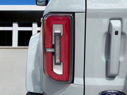 Used 2024 Ford Bronco Outer Banks image 13