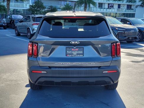 Used 2021 Kia Sorento LX image 5