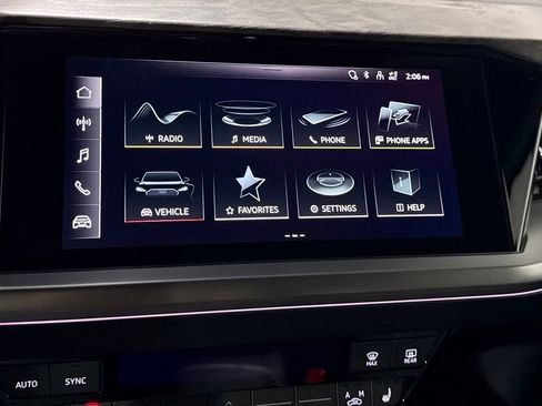 Used 2022 Audi Q4 e-tron Premium Plus image 17