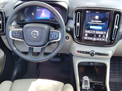 New 2026 Volvo XC40 B5 Ultra w/ Protection Package Premier image 28