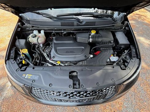 Used 2025 Chrysler Pacifica Limited FWD image 30