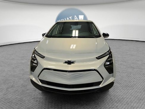 Used 2022 Chevrolet Bolt LT w/ Infotainment Package FWD image 10