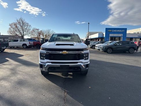 Used 2024 Chevrolet Silverado 2500 LT image 2