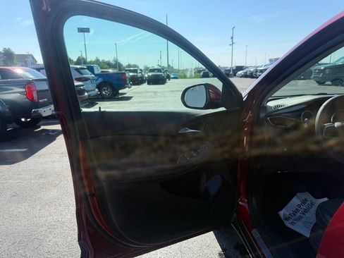 Used 2023 Buick Encore GX Preferred w/ Cold Weather Comfort Package FWD image 11