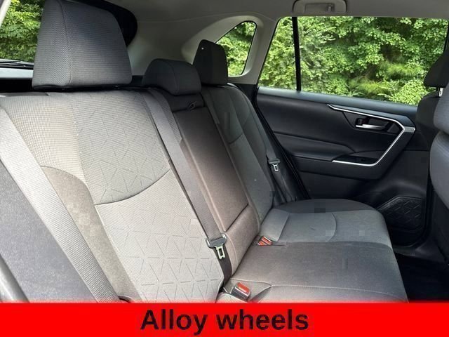Used 2025 Toyota RAV4 XLE FWD image 90