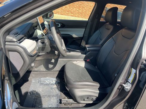 Used 2023 Jeep Compass Limited image 16