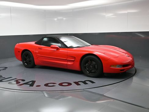 Used 2004 Chevrolet Corvette Convertible w/ Preferred Equipment Group RWD image 2