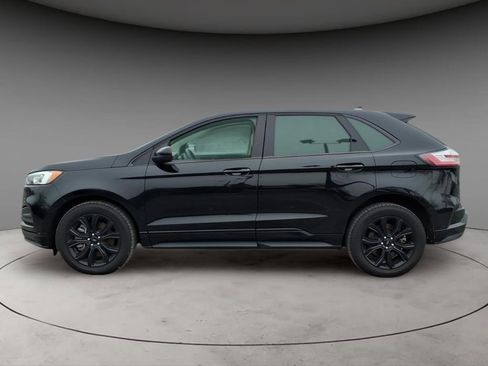 Used 2022 Ford Edge SE w/ Black Appearance Package image 2