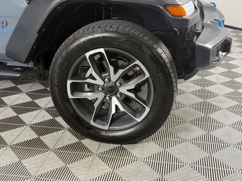 Used 2024 Jeep Wrangler Unlimited w/ Technology Group AWD/4WD image 13