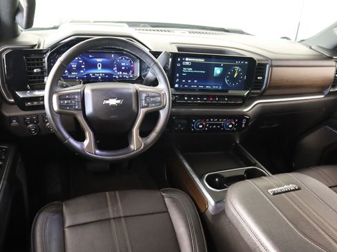 Used 2024 Chevrolet Silverado 2500 High Country w/ Technology Package image 2