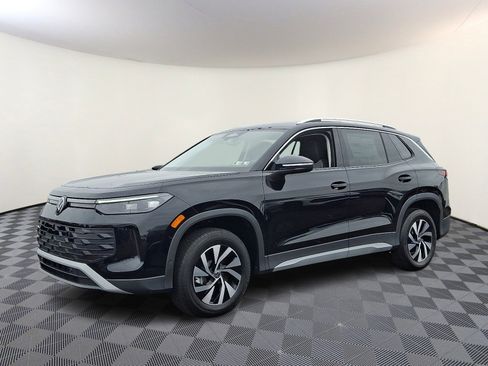 New 2025 Volkswagen Tiguan S AWD/4WD image 2