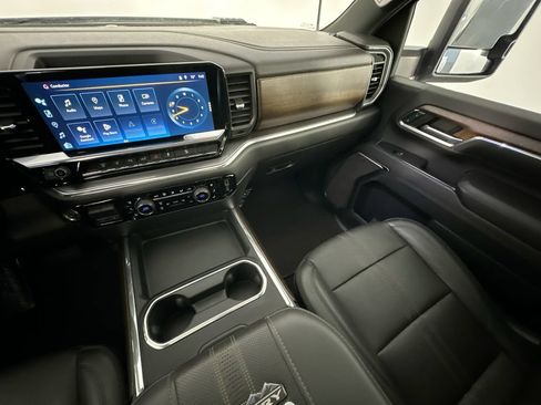 Used 2024 Chevrolet Silverado 2500 High Country w/ High Country Premium Package AWD/4WD image 11