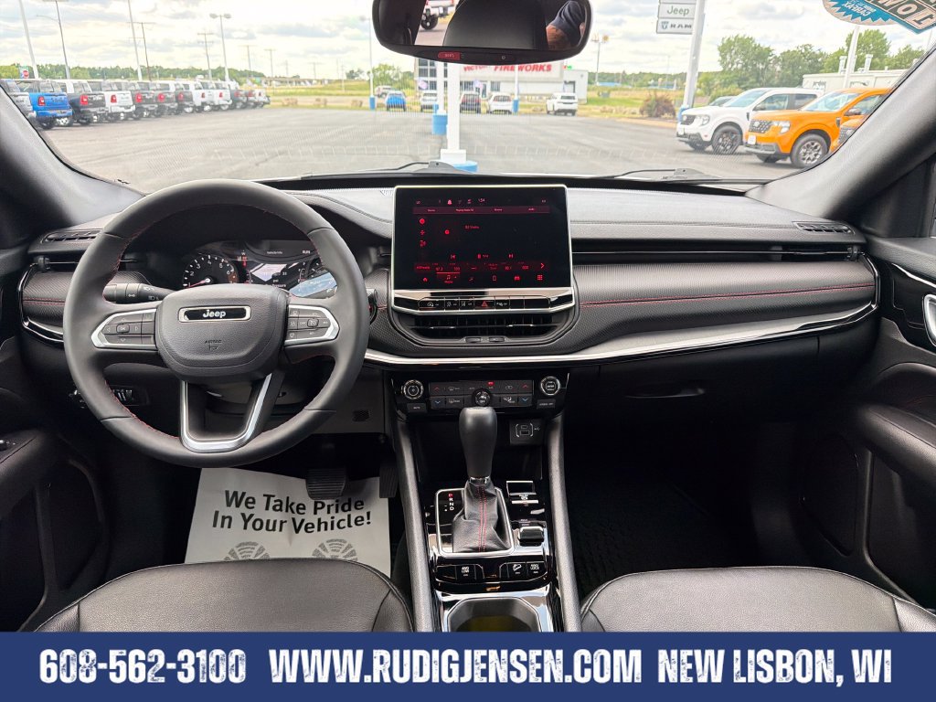 Used 2025 Jeep Compass Trailhawk AWD/4WD image 12