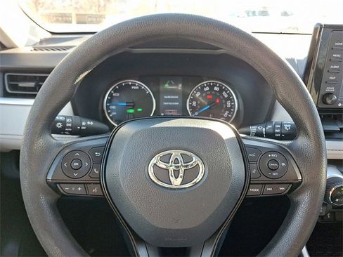 Used 2021 Toyota RAV4 XLE image 19