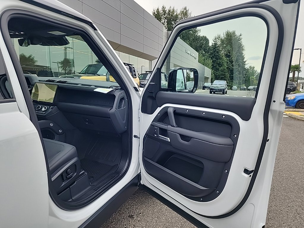 New 2026 Land Rover Defender 110 X-Dynamic SE AWD/4WD image 19